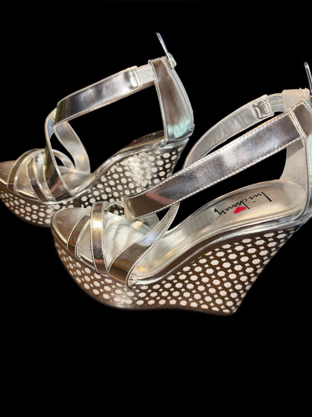Luichiny Silver Metallic Strappy Women's Sandals